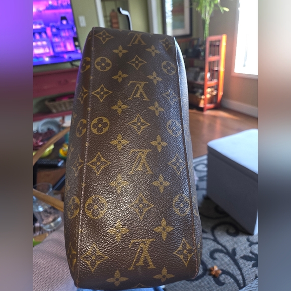 Authentic Louis Vuitton Monogram Looping Shoulder Bag - Picture 7 of 13